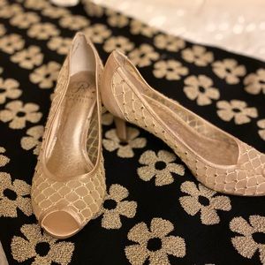 ⛩Adrianna Papell Peek Toe heels